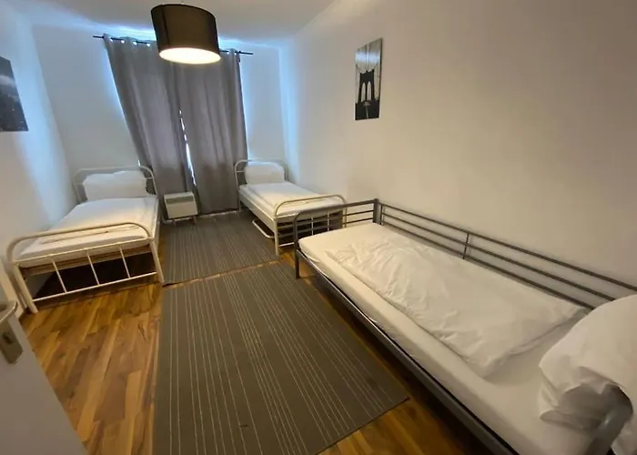 Sued- 5 Zimmer_15 Personen _ Komplett_eingerichtet Appartement *